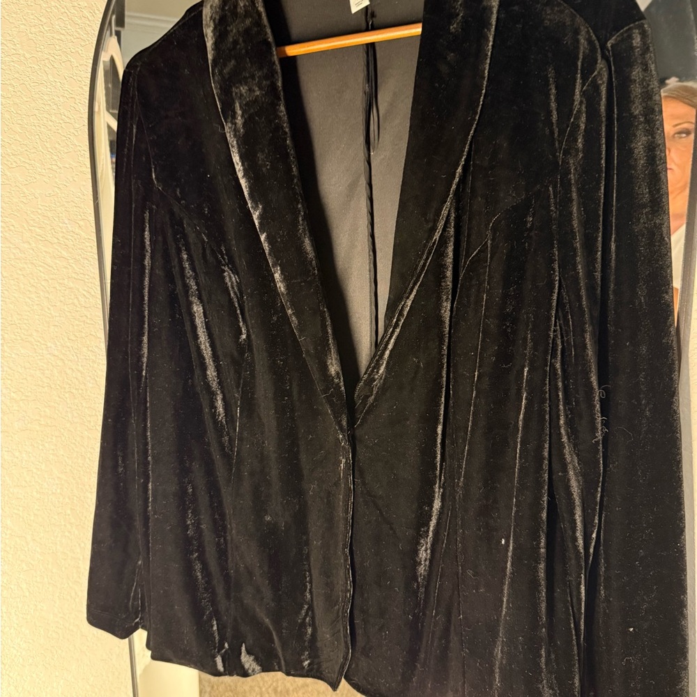 Ava & Viv Black Velvet Blazer - Picture 4 of 8